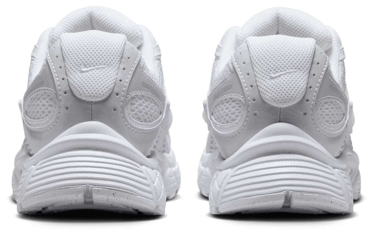 Nike V5 RNR Image 3 of 8. Tap to open photo gallery.