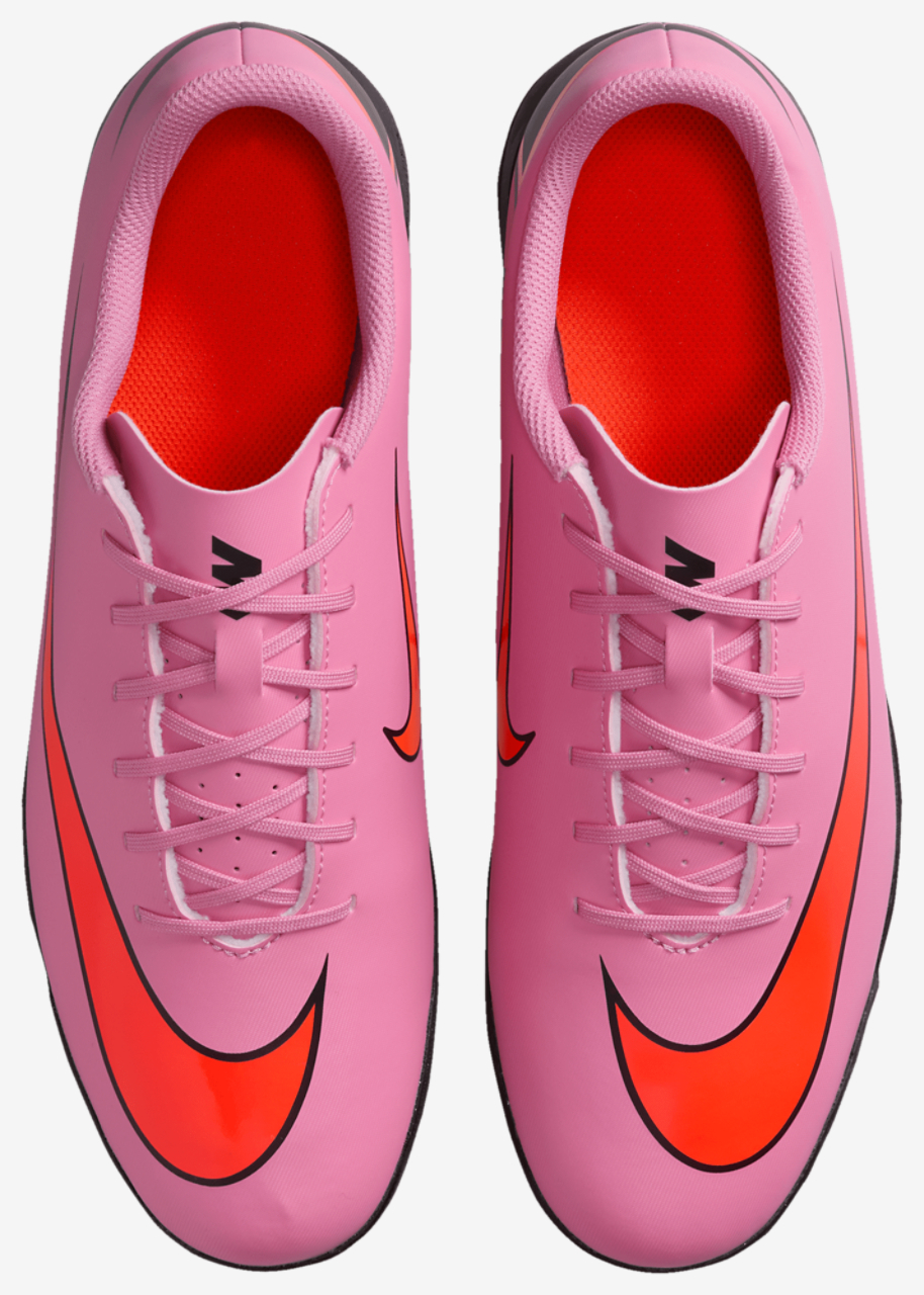 Nike Vapor 16 Club TF Image 4 of 5. Tap to open photo gallery.