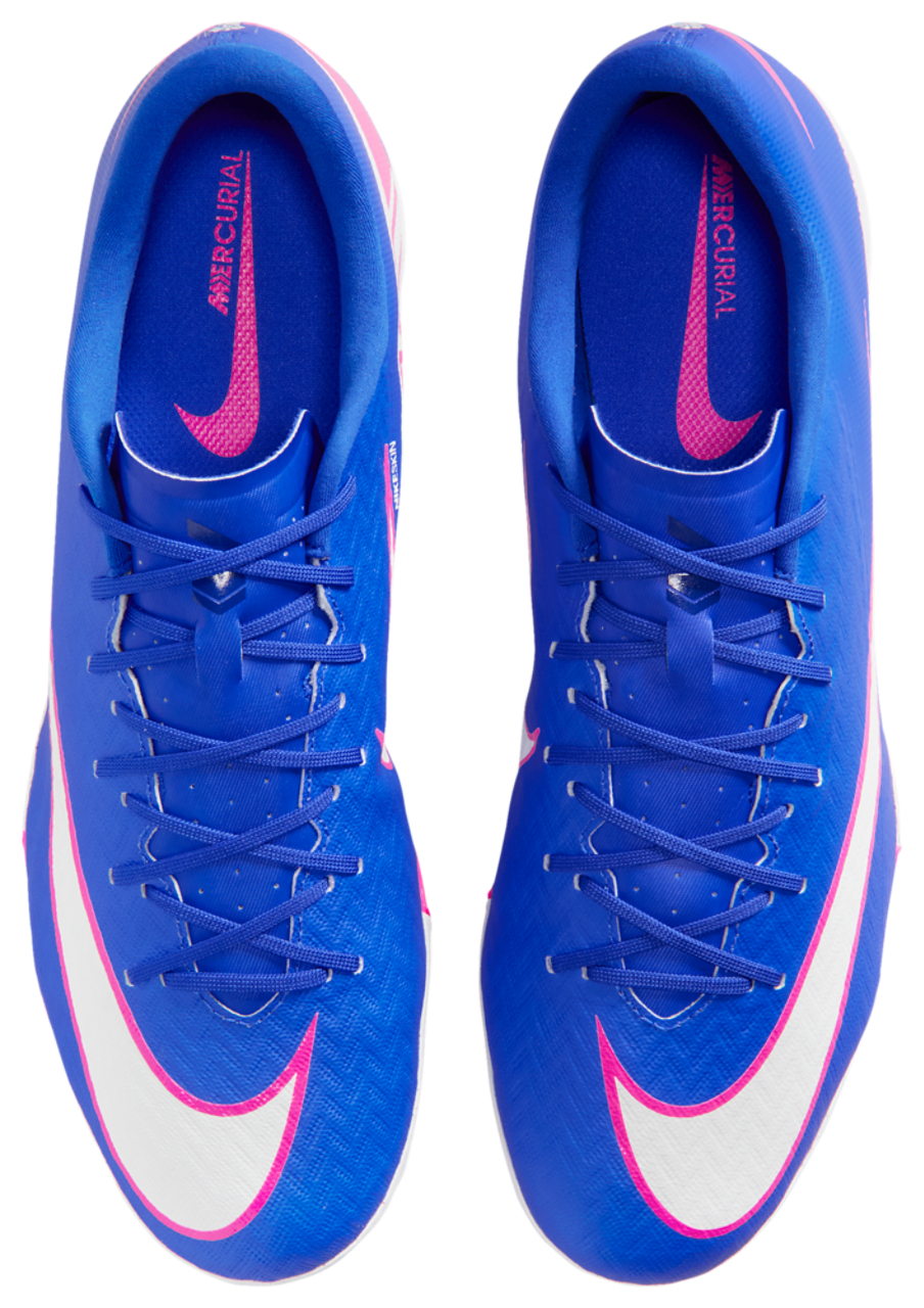 Nike Zoom Vapor 16 Academy TF Image 4 of 8. Tap to open photo gallery.