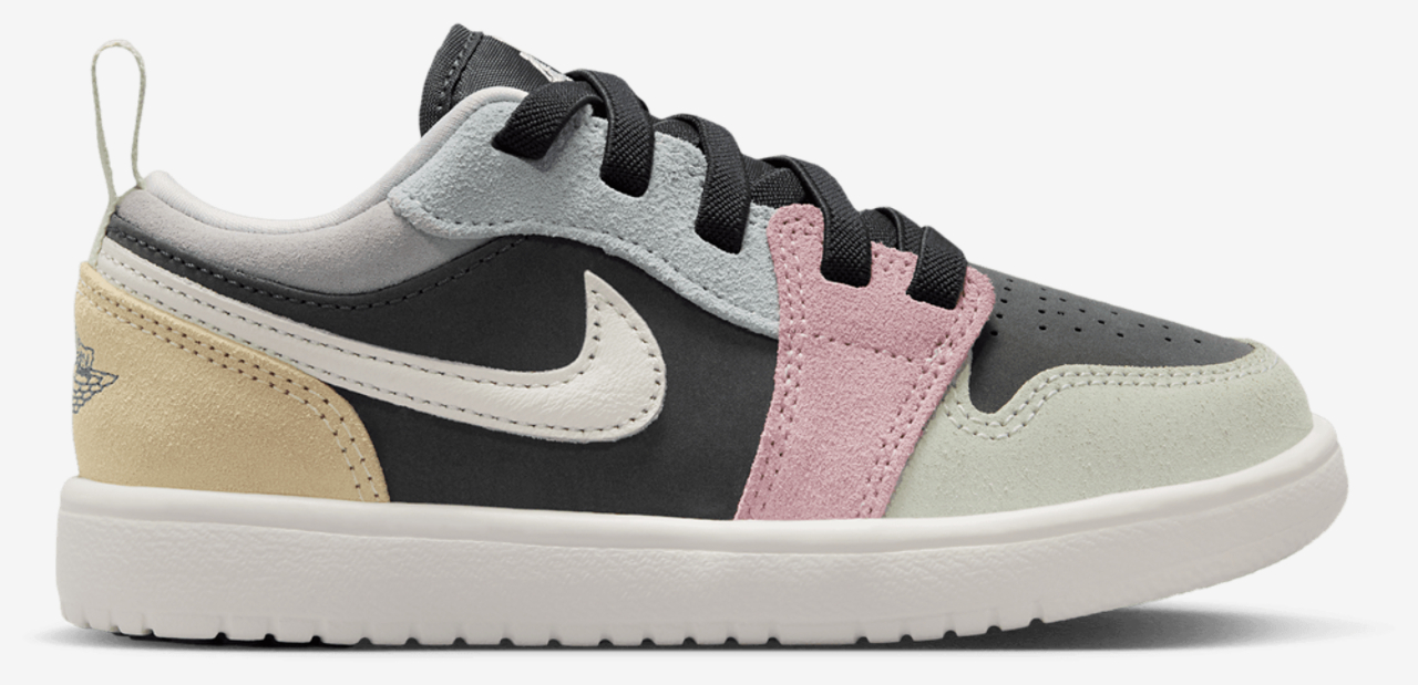 Jordan AJ 1 Low ALT SE Fem Image 1 of 9. Tap to open photo gallery.