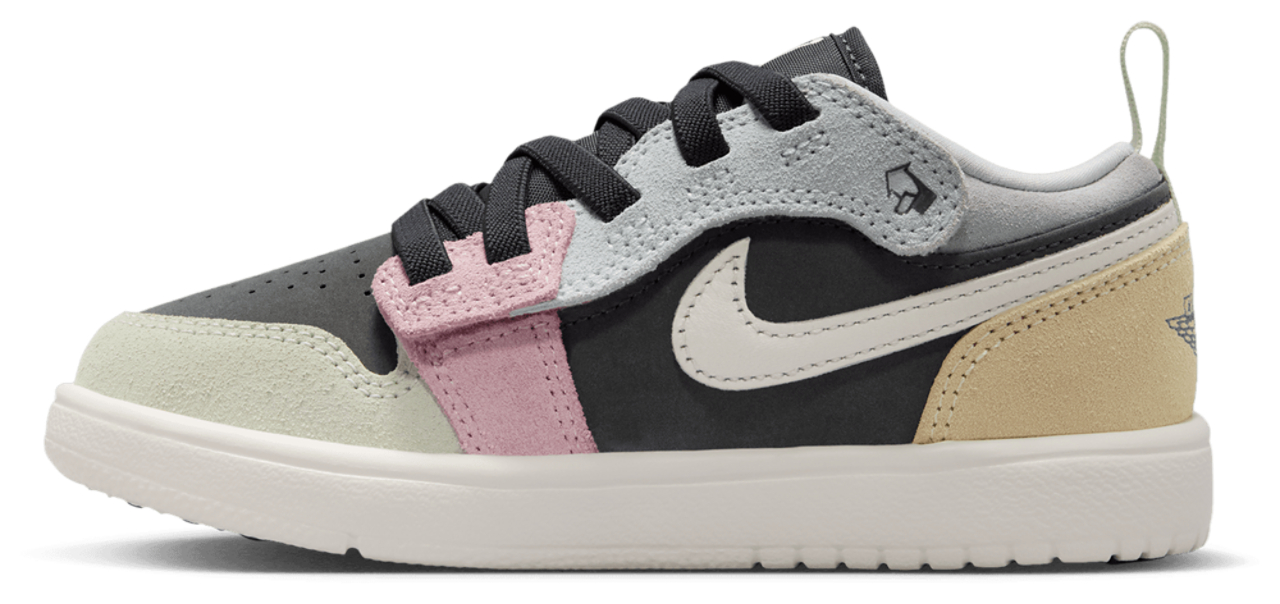 Jordan AJ 1 Low ALT SE Fem Image 2 of 9. Tap to open photo gallery.