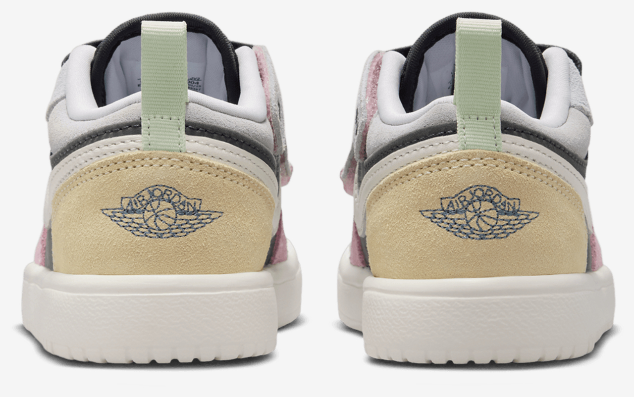 Jordan AJ 1 Low ALT SE Fem Image 3 of 9. Tap to open photo gallery.