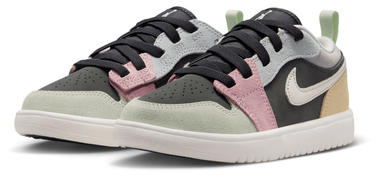 Jordan AJ 1 Low ALT SE Fem Image 6 of 9. Tap to open photo gallery.