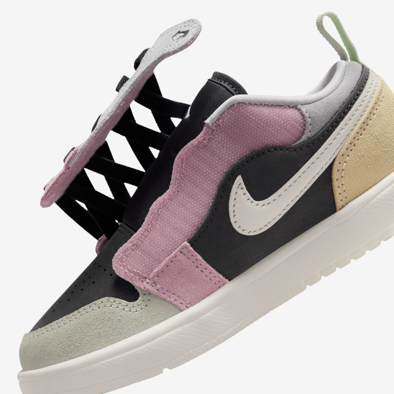 Jordan AJ 1 Low ALT SE Fem Image 9 of 9. Tap to open photo gallery.