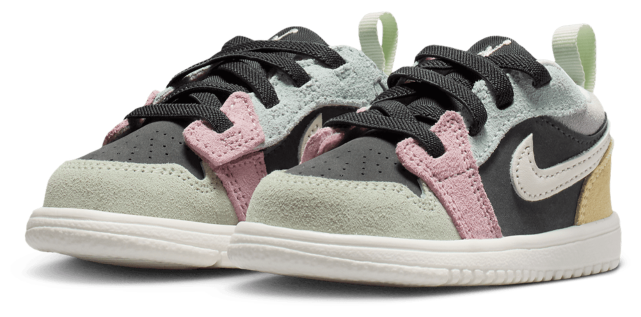 Jordan AJ 1 Low Alt SE Image 6 of 8. Tap to open photo gallery.