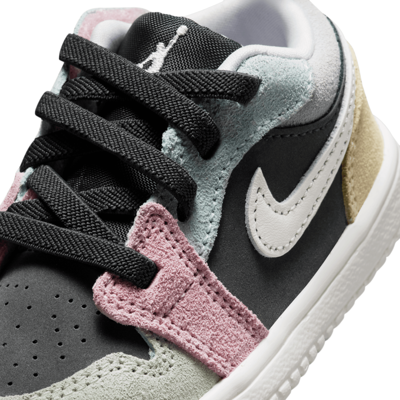 Jordan AJ 1 Low Alt SE Image 7 of 8. Tap to open photo gallery.