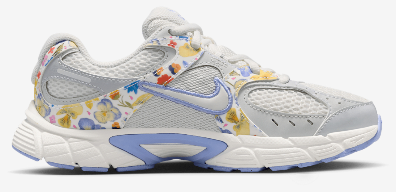 Nike V5 RNR SE FL Image 1 of 5. Tap to open photo gallery.