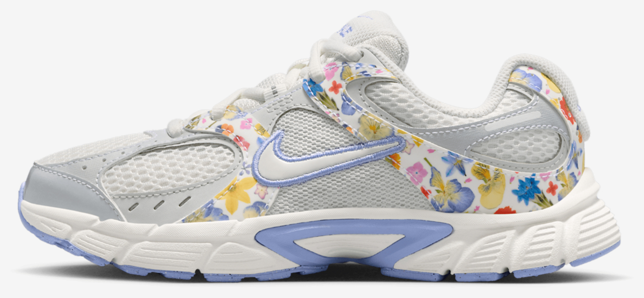 Nike V5 RNR SE FL Image 2 of 5. Tap to open photo gallery.