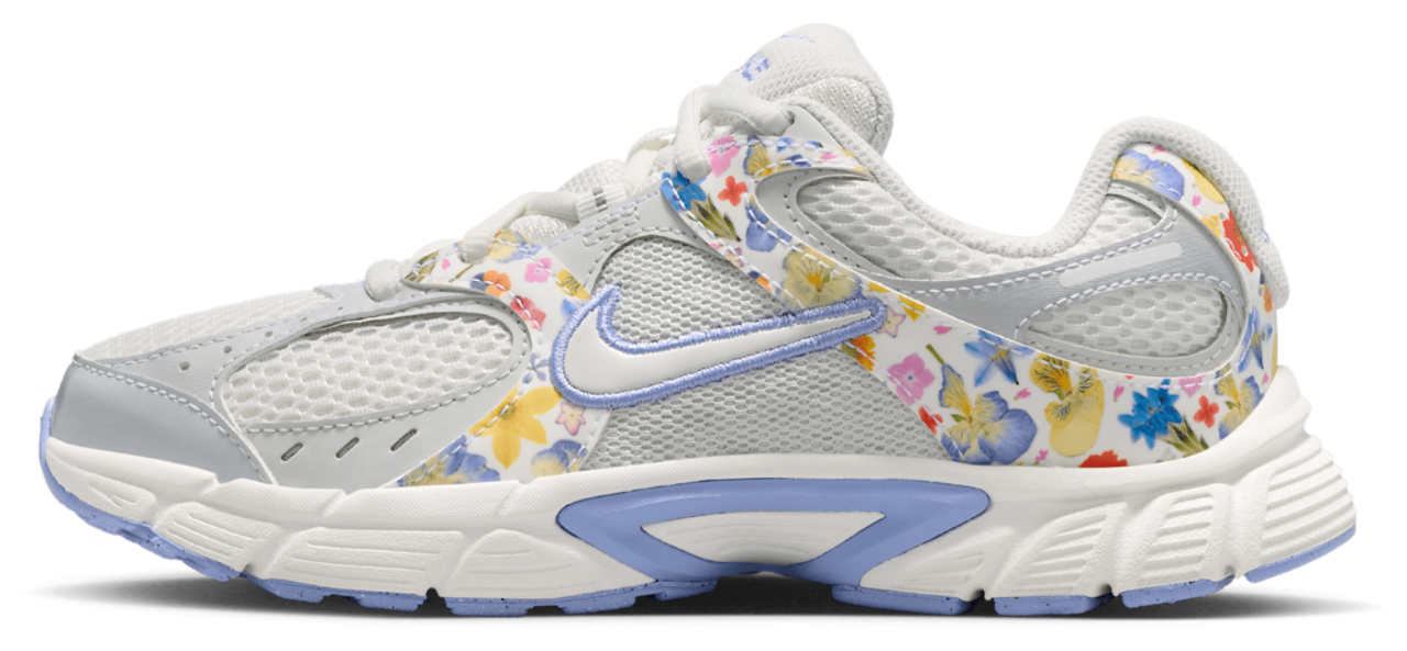 Nike V5 RNR SE FL Image 2 of 5. Tap to open photo gallery.