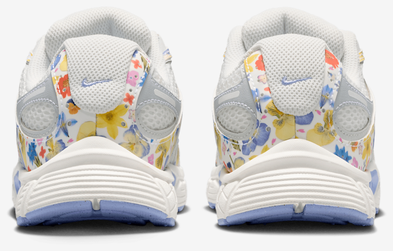 Nike V5 RNR SE FL Image 3 of 5. Tap to open photo gallery.