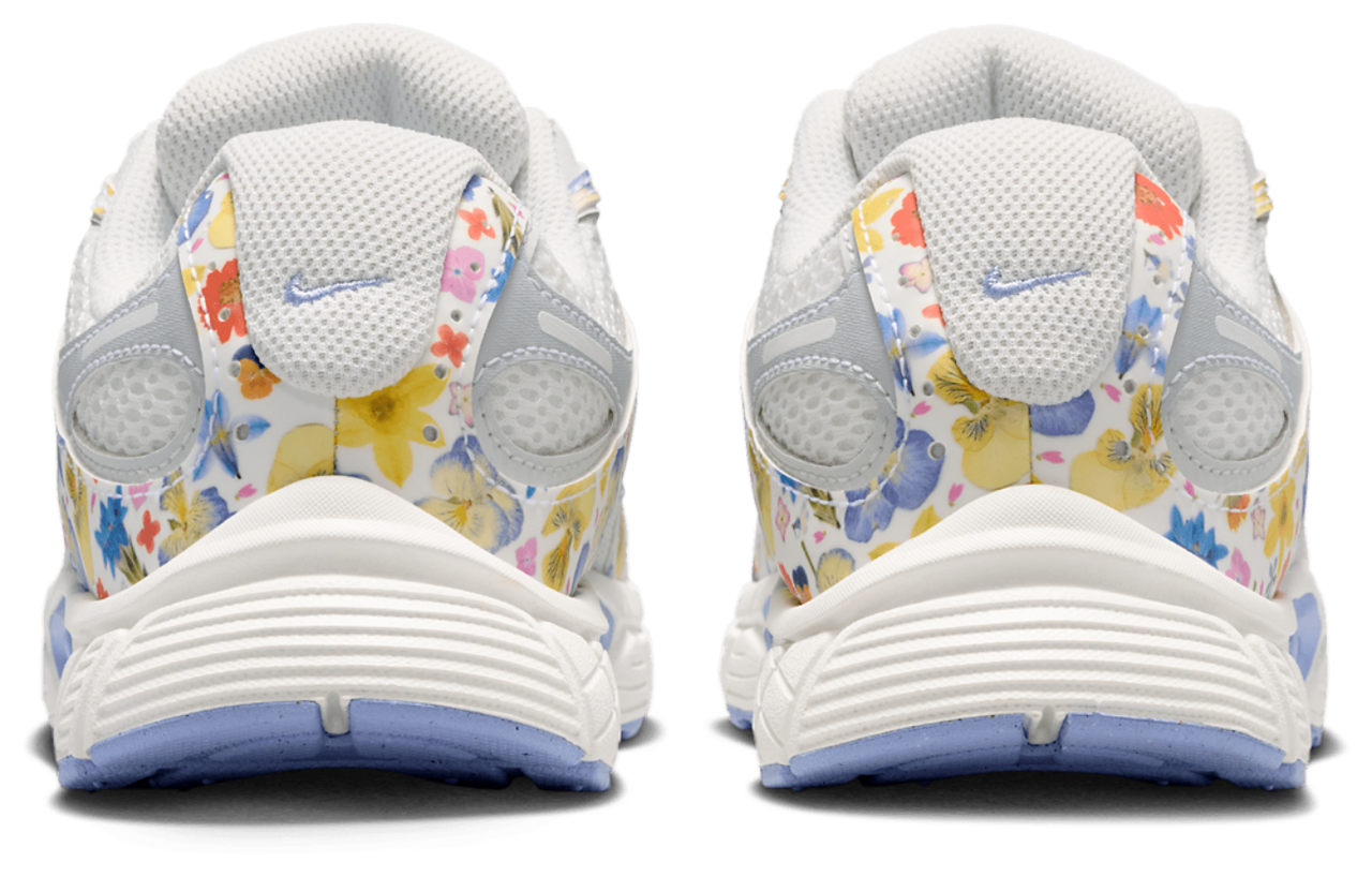 Nike V5 RNR SE FL Image 3 of 5. Tap to open photo gallery.