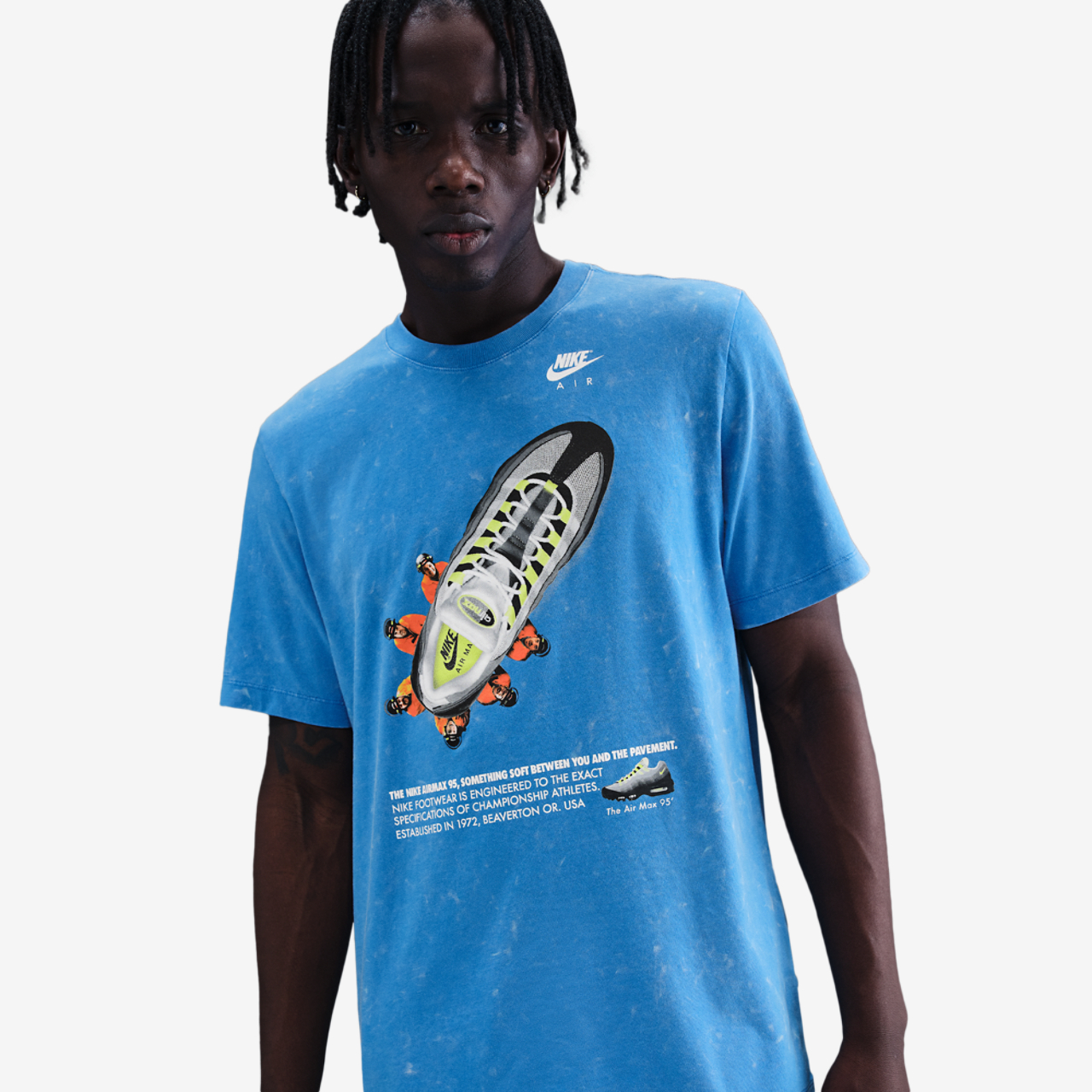 Nike NSW TEE OC MED GFX FW CULTUR Image 1 of 3. Tap to open photo gallery.