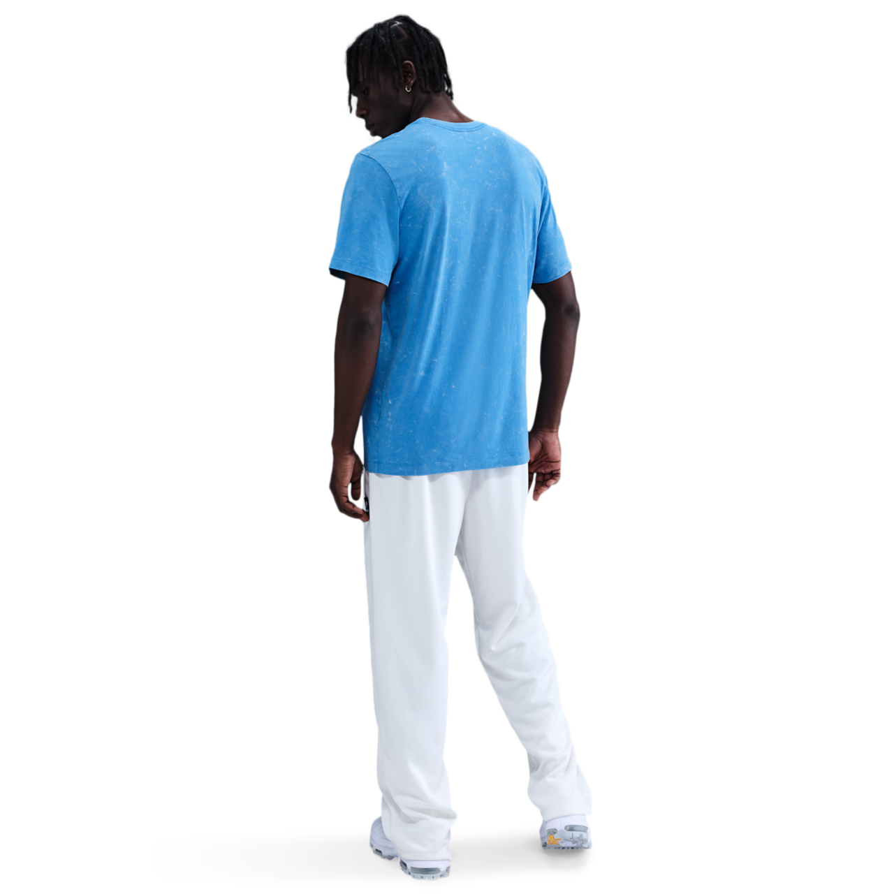 Nike NSW TEE OC MED GFX FW CULTUR Image 3 of 3. Tap to open photo gallery.
