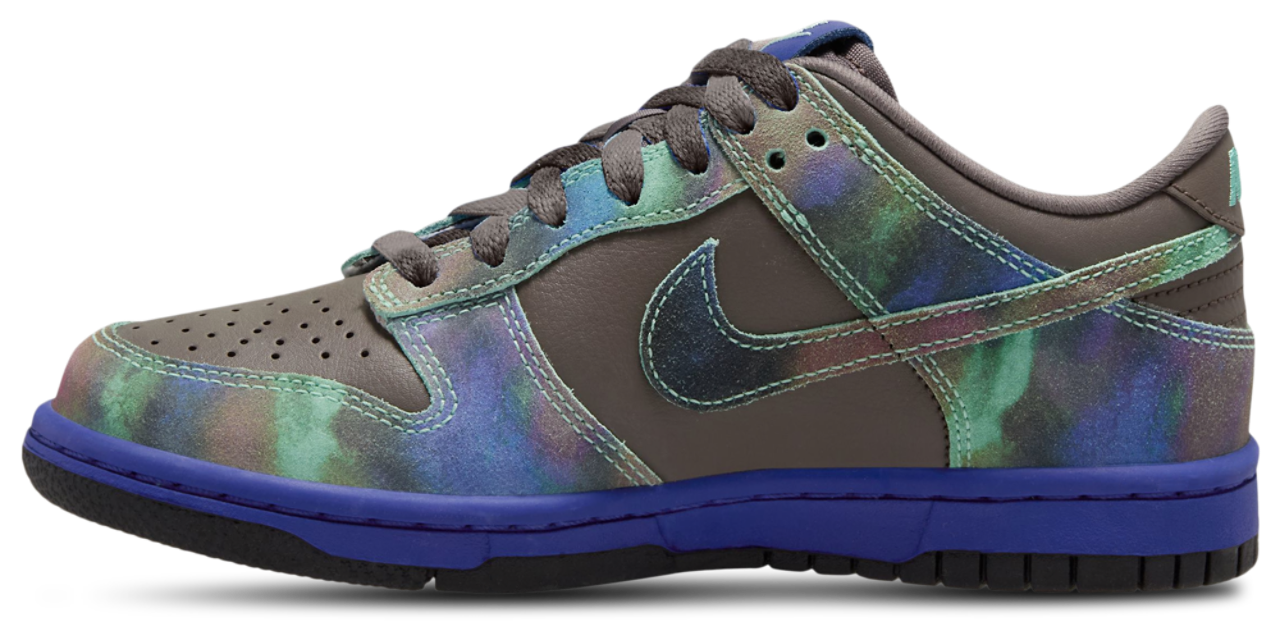Nike Dunk Low SE Image 2 of 4. Tap to open photo gallery.
