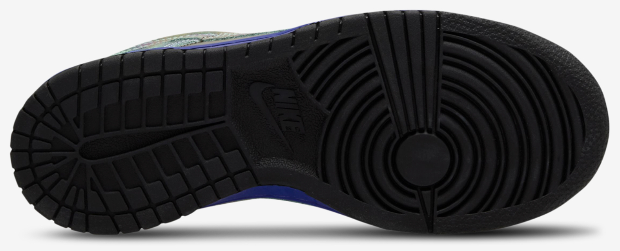 Nike Dunk Low SE Image 4 of 4. Tap to open photo gallery.