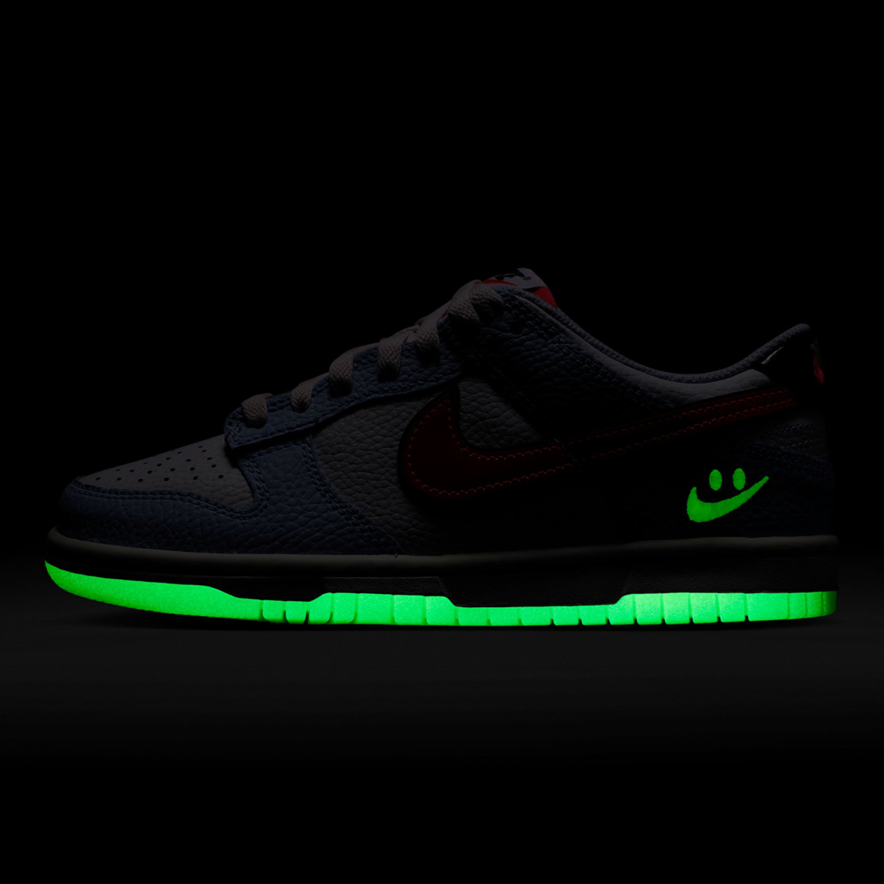 Nike Dunk Low Image 6 of 6. Tap to open photo gallery.