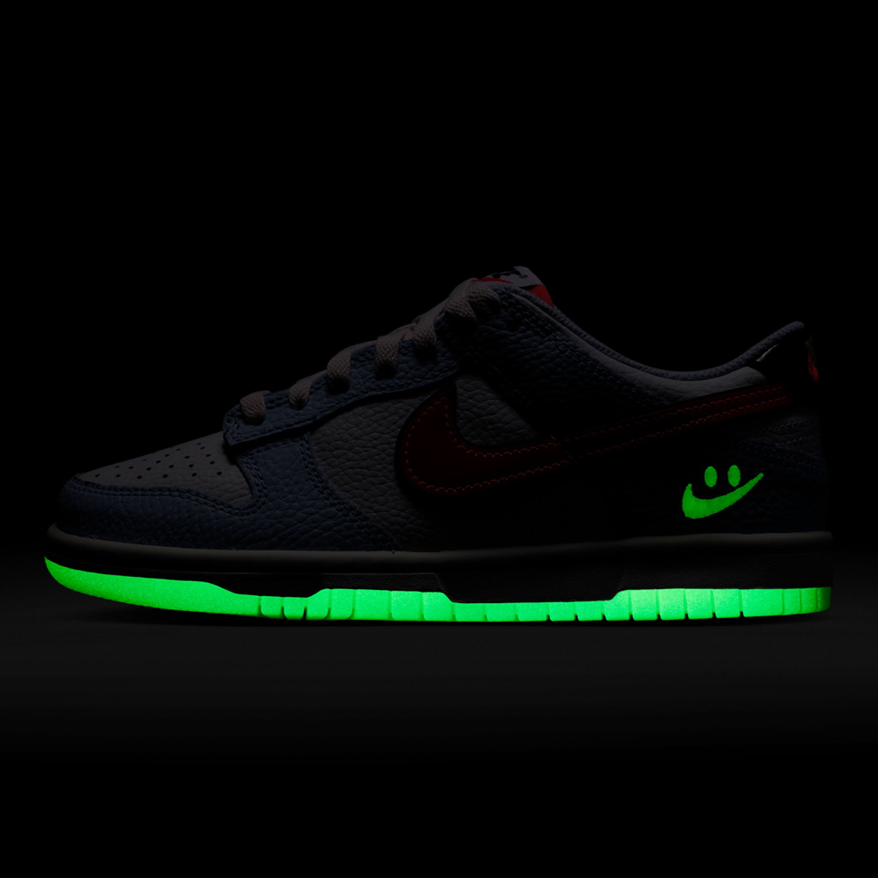 Nike Dunk Low Image 6 of 6. Tap to open photo gallery.