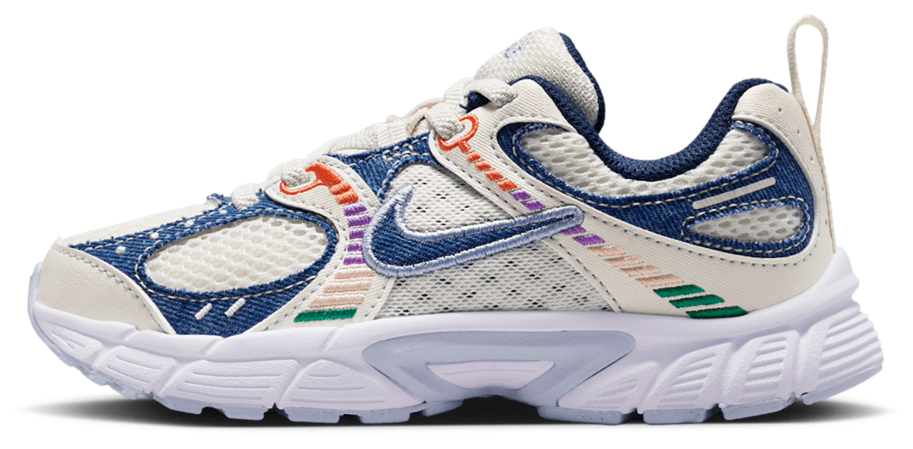 Nike V5 RNR Image 2 of 5. Tap to open photo gallery.