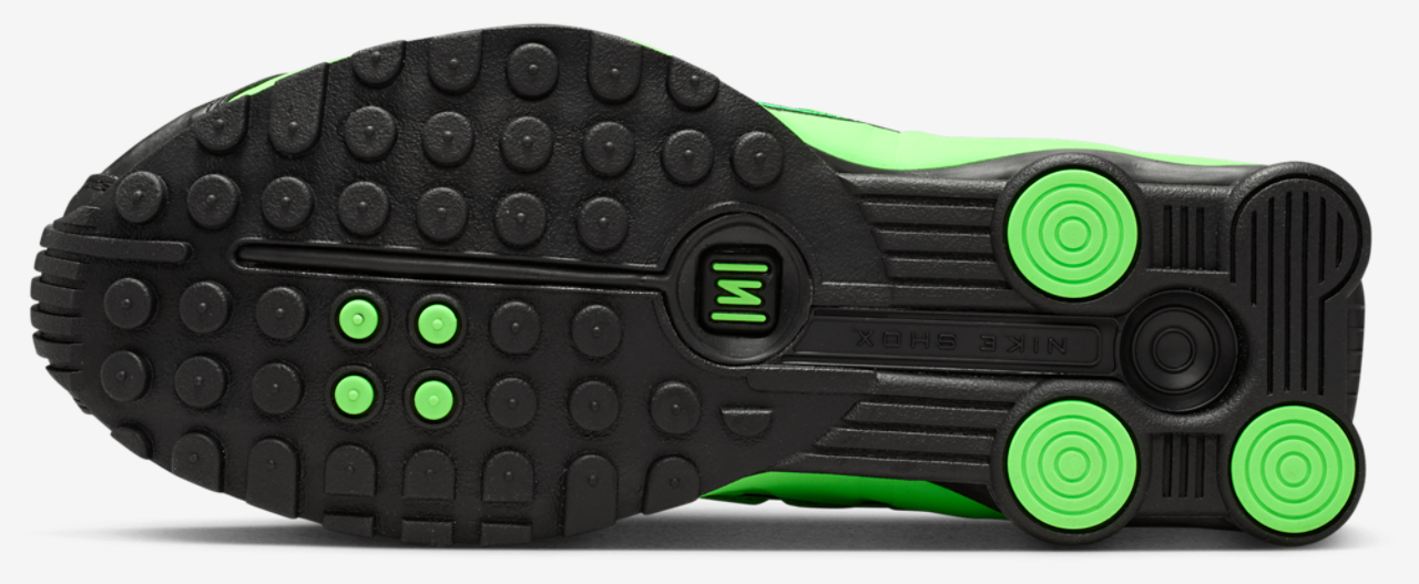 Nike Shox R4 Image 5 of 8. Tap to open photo gallery.