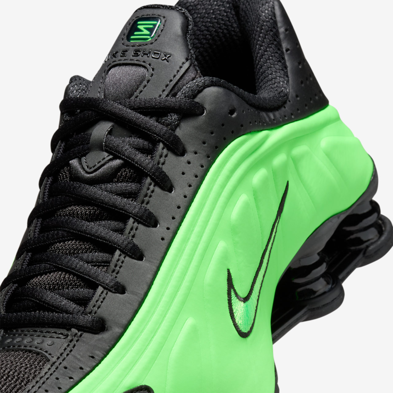 Nike Shox R4 Image 7 of 8. Tap to open photo gallery.