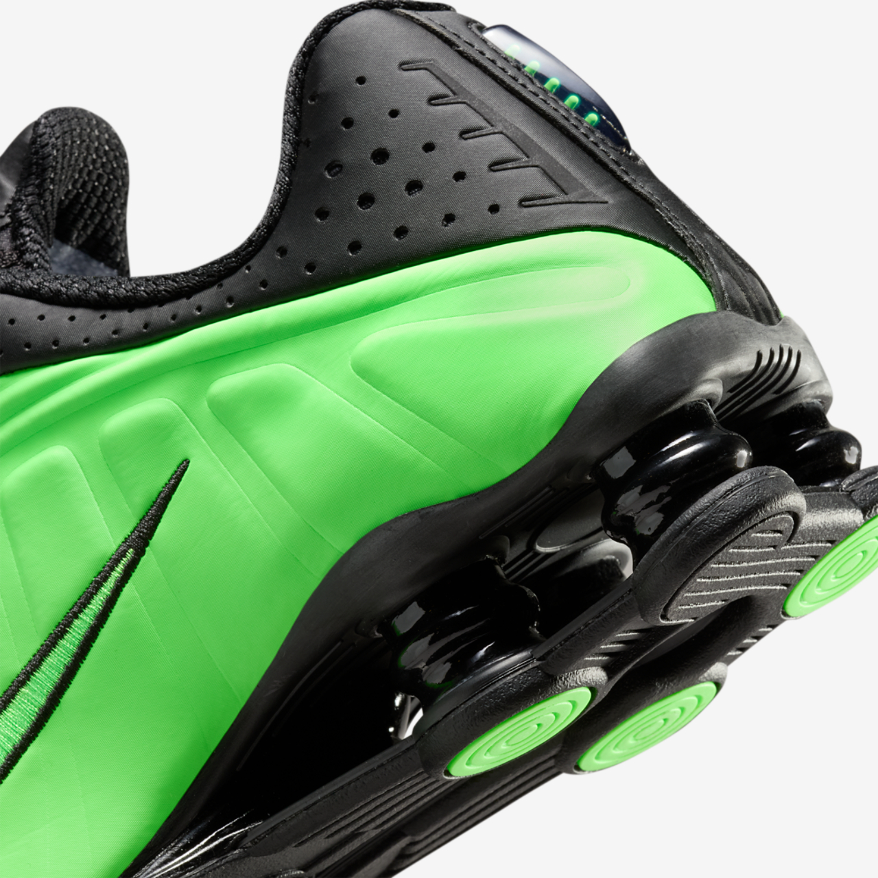 Nike Shox R4 Image 8 of 8. Tap to open photo gallery.
