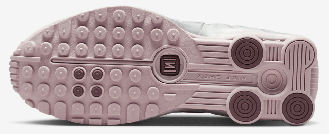 Nike Shox R4 Image 5 of 8. Tap to open photo gallery.