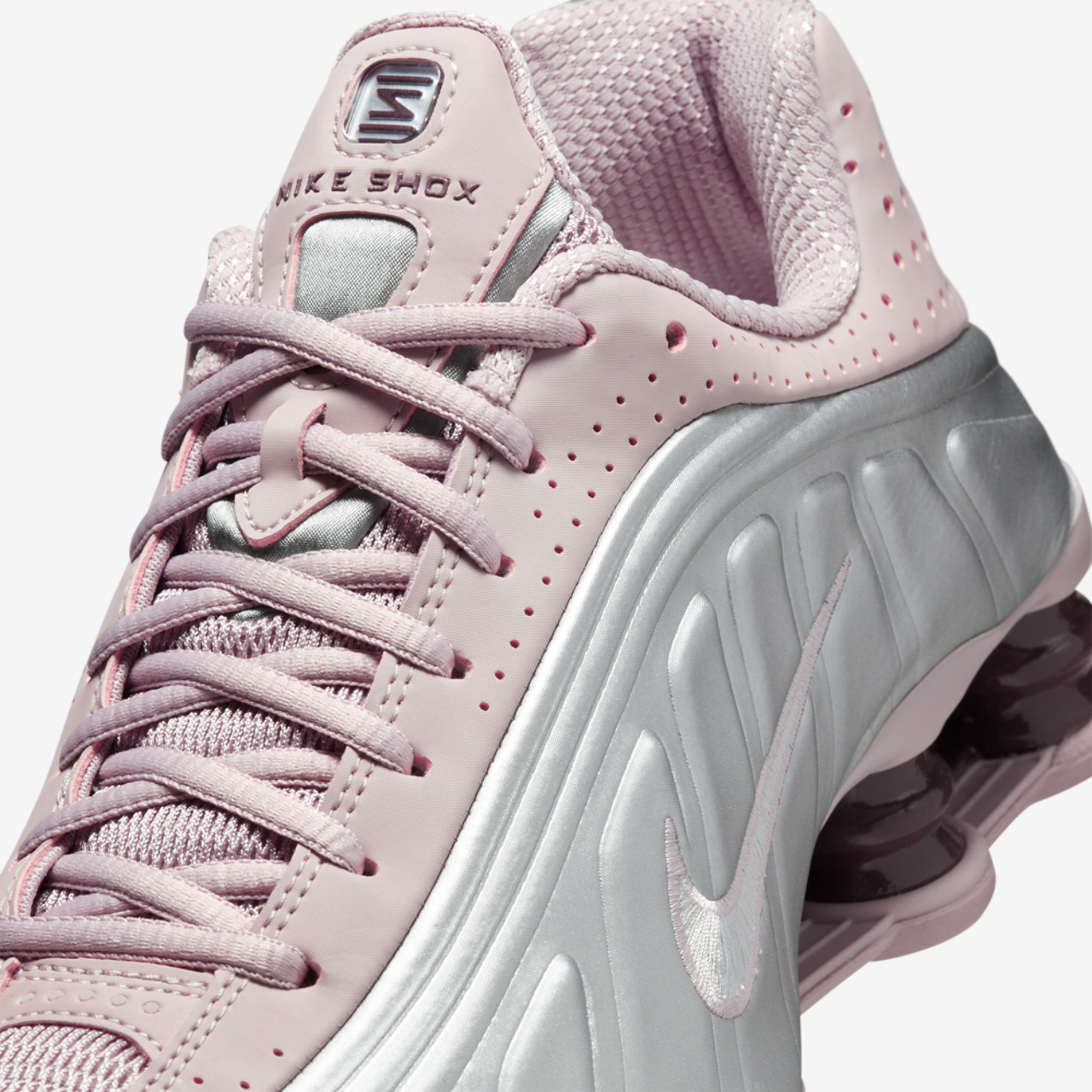 Nike Shox R4 Image 7 of 8. Tap to open photo gallery.