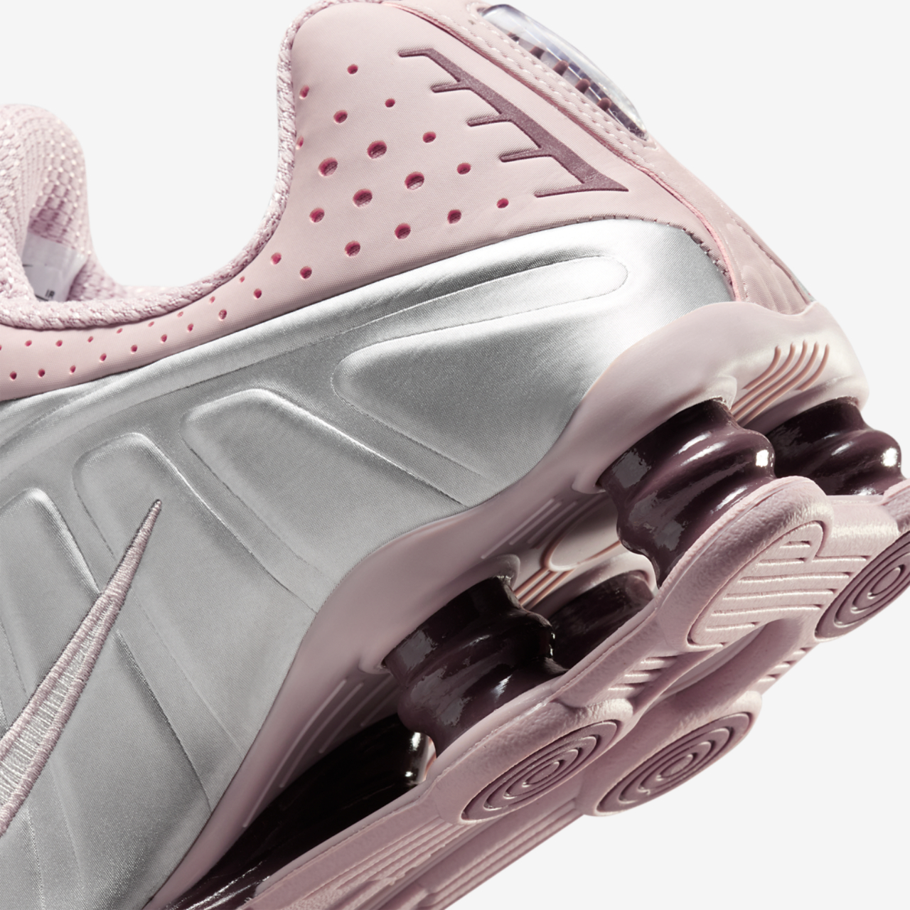 Nike Shox R4 Image 8 of 8. Tap to open photo gallery.