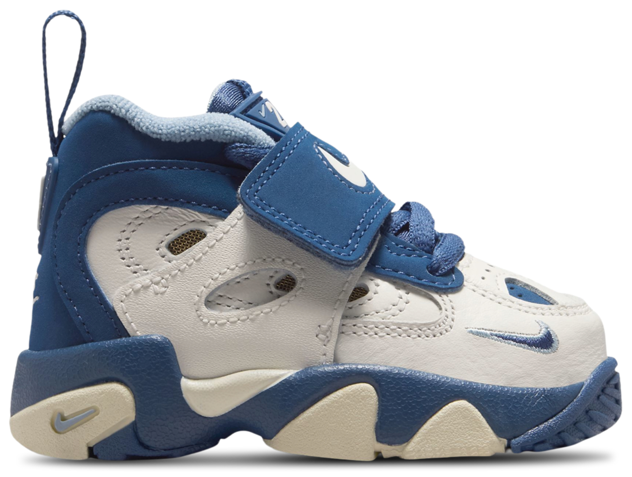 Nike Air Diamond Turf II Image 1 of 5. Tap to open photo gallery.