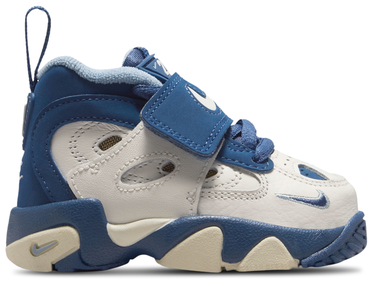 Nike Air Diamond Turf II Image 1 of 5. Tap to open photo gallery.