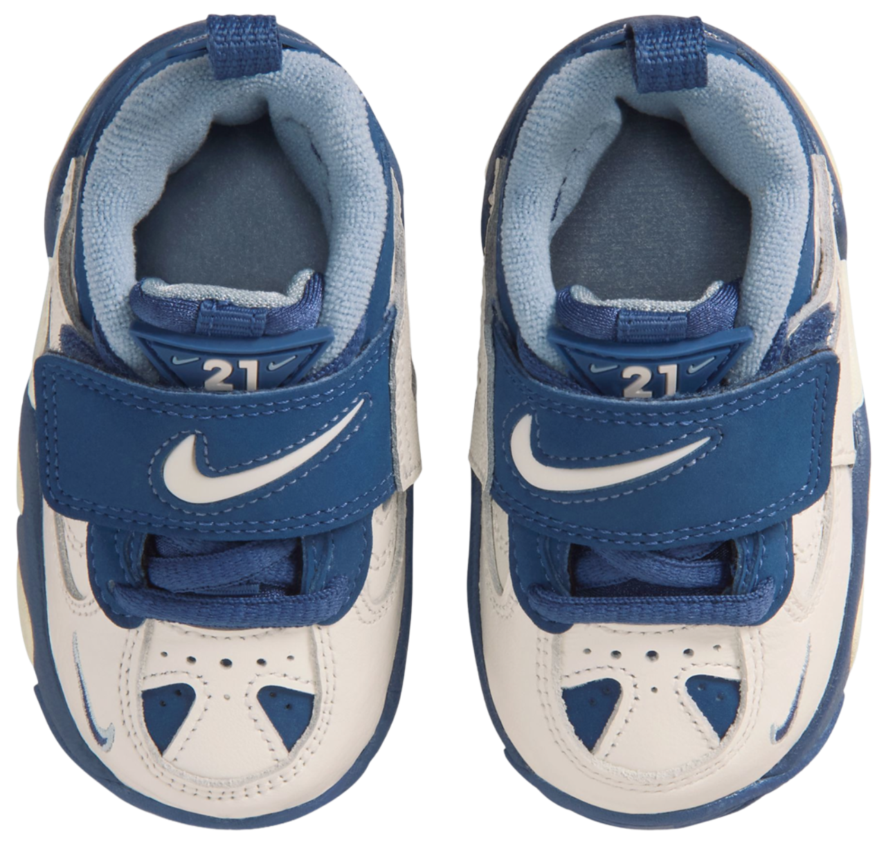 Nike Air Diamond Turf II Image 4 of 5. Tap to open photo gallery.