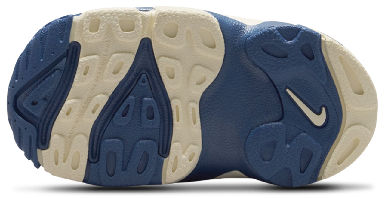 Nike Air Diamond Turf II Image 5 of 5. Tap to open photo gallery.