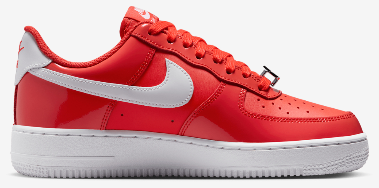 Nike Air Force 1 '07 SE Image 1 of 5. Tap to open photo gallery.