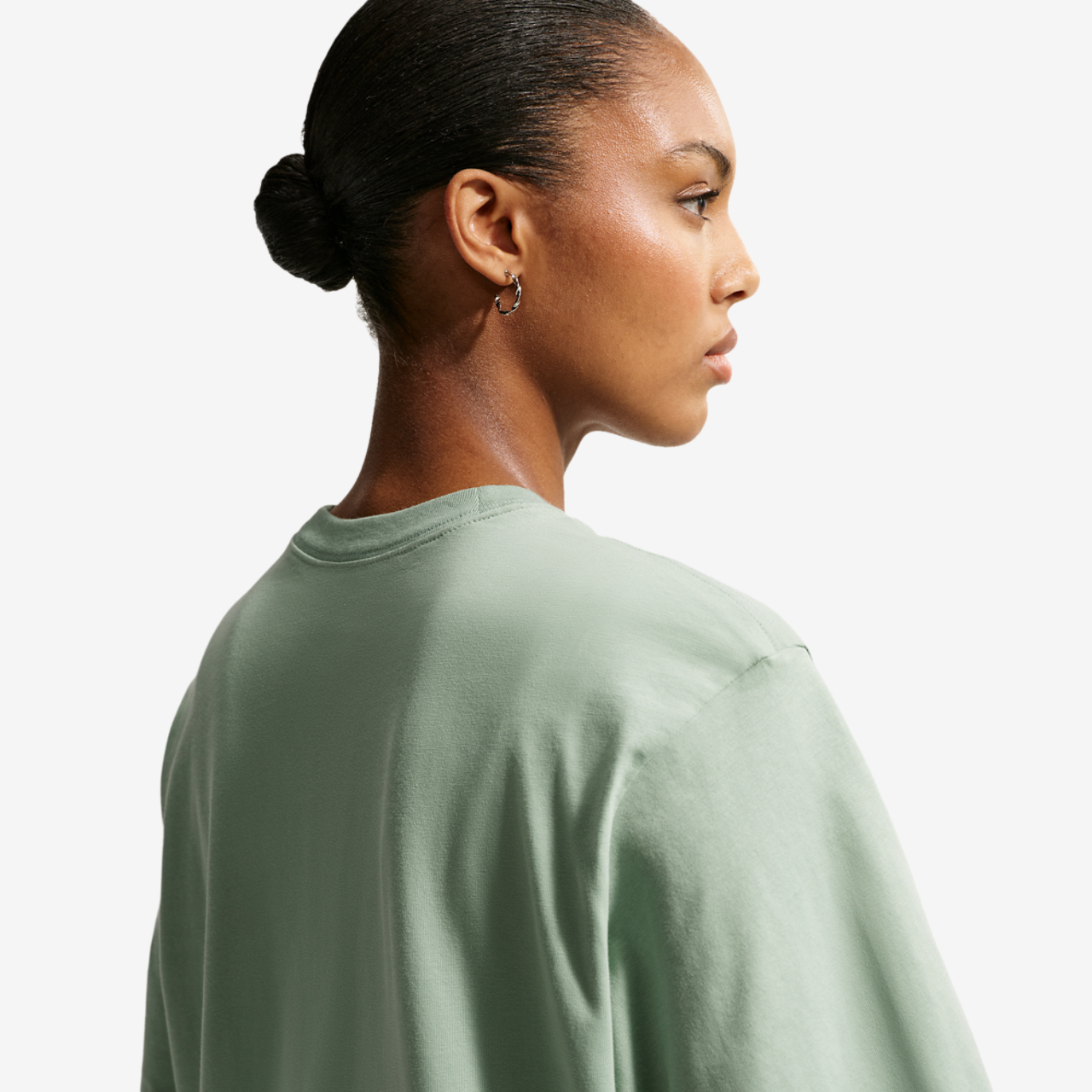 Nike NSW Classic Boxy ST7 Bling T-Shirt Image 2 of 4. Tap to open photo gallery.