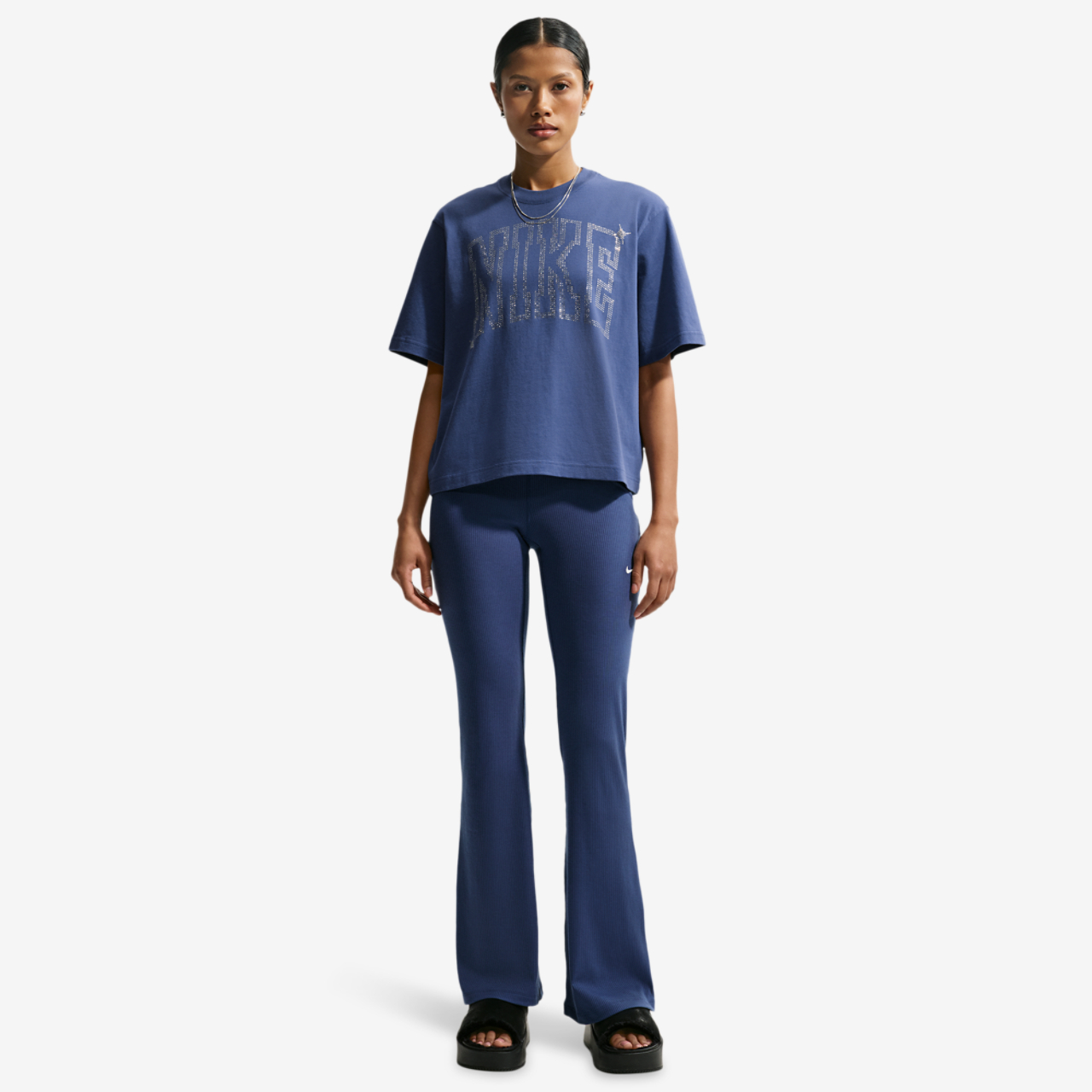 Nike NSW Classic Boxy ST7 Bling T-Shirt Image 3 of 4. Tap to open photo gallery.