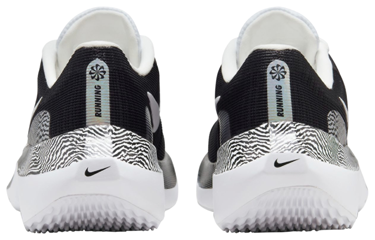 Nike Zoom Fly 5 PRM Image 3 of 5. Tap to open photo gallery.