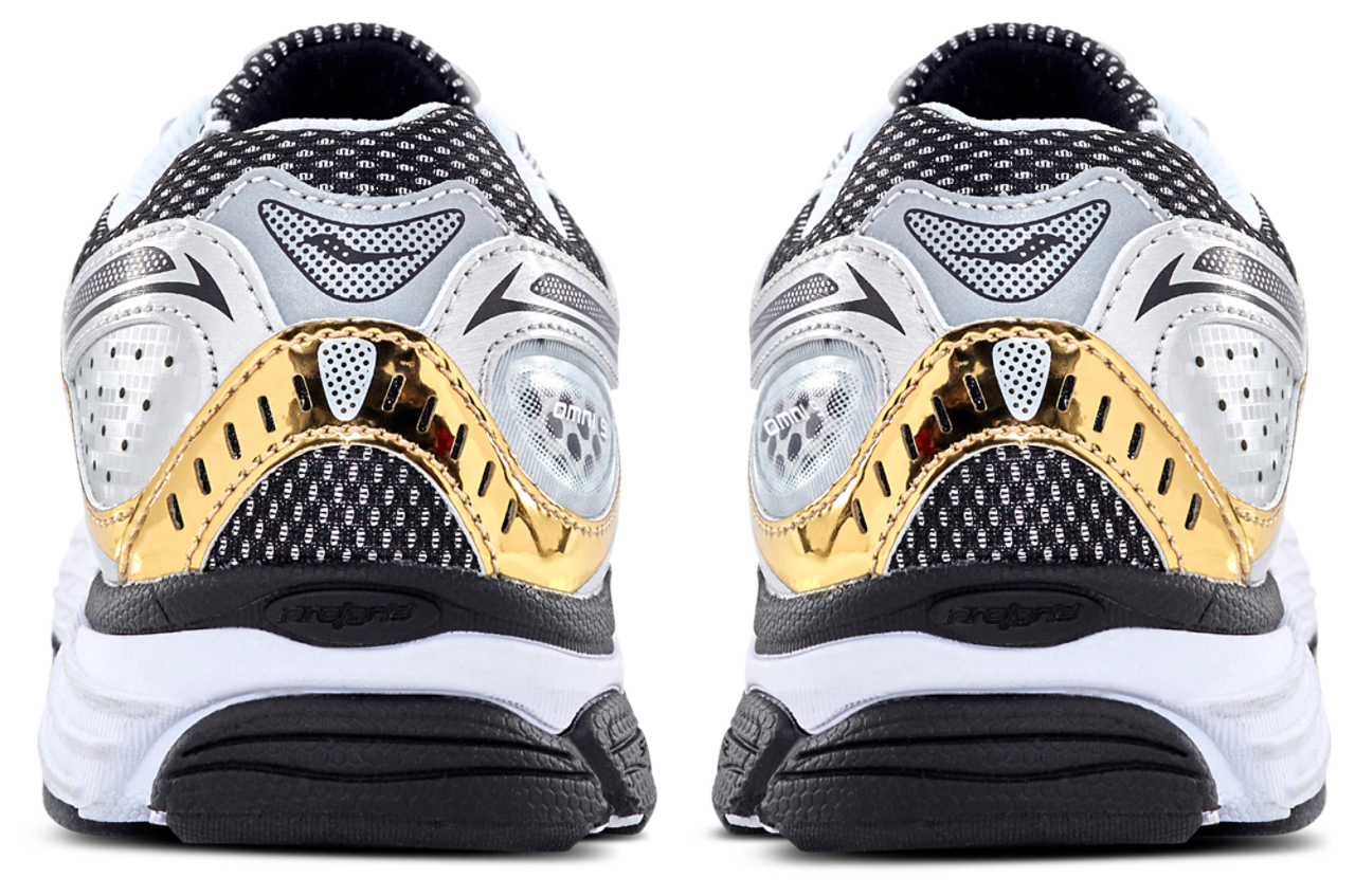 Saucony Omni 9 Image 3 of 8. Tap to open photo gallery.