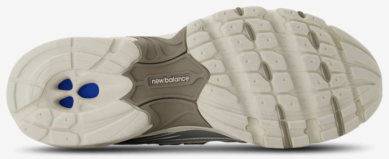 New Balance 740 Image 4 of 4. Tap to open photo gallery.