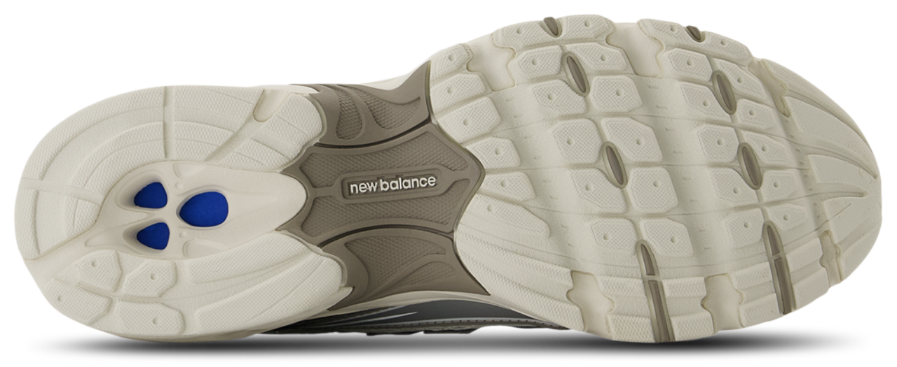 New Balance 740 Image 4 of 4. Tap to open photo gallery.