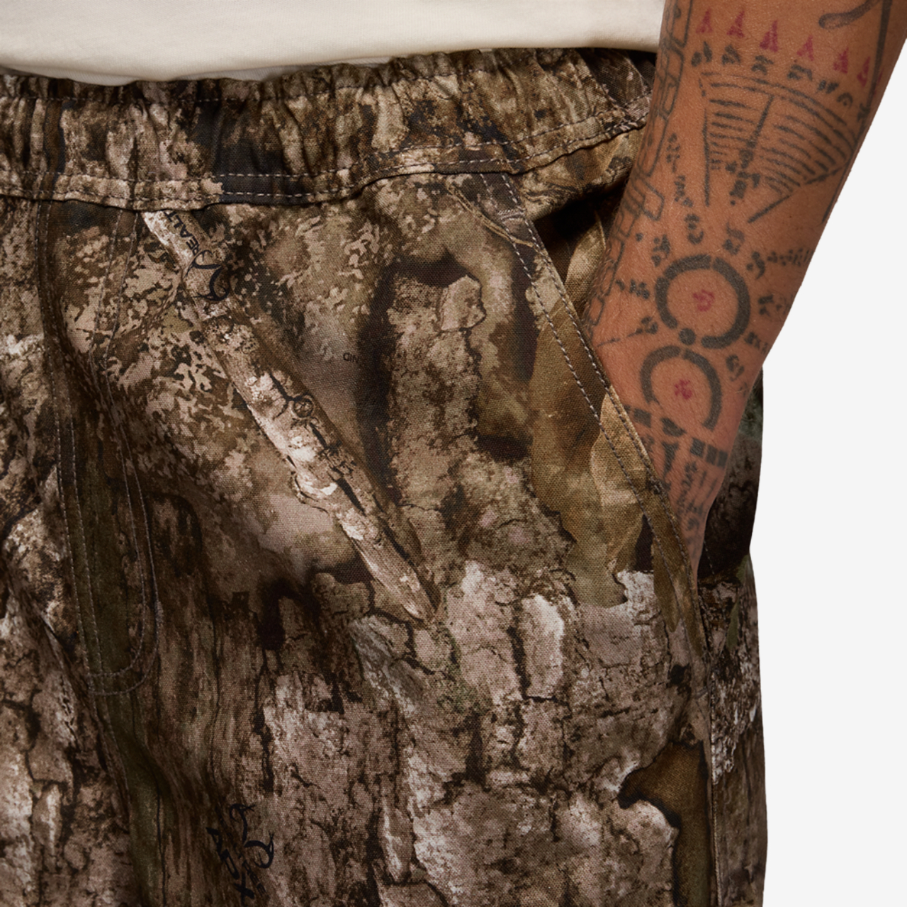 Jordan BRK Woven RLT Pants Image 4 of 6. Tap to open photo gallery.