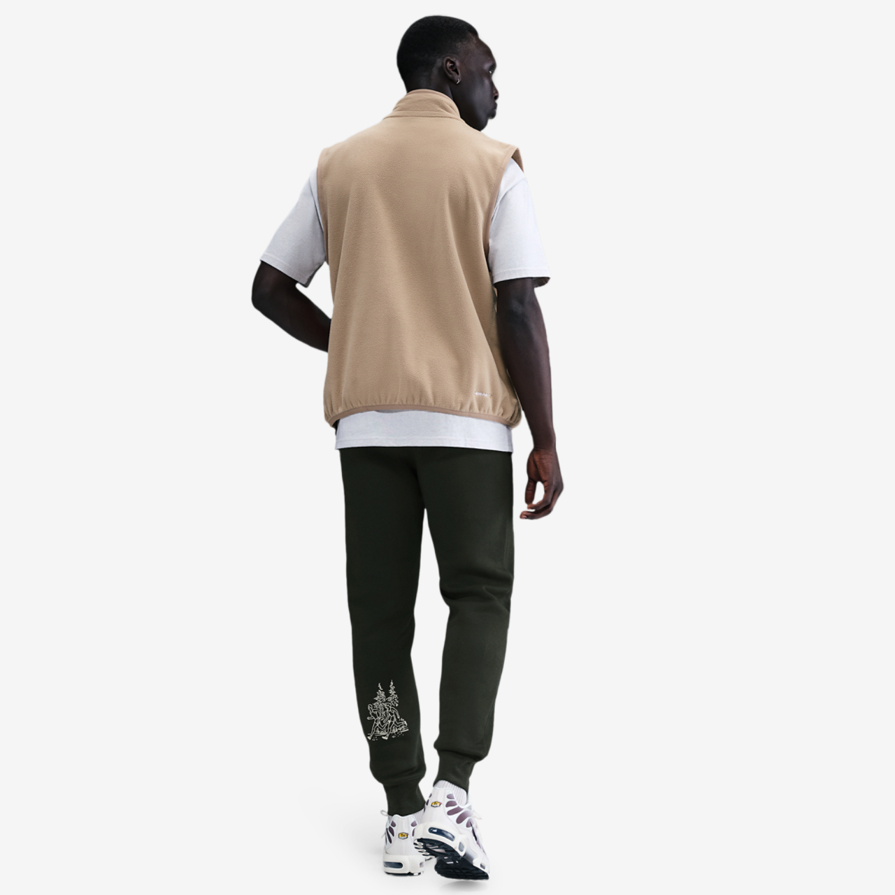 Nike Club BB Joggers Reissue Image 4 of 4. Tap to open photo gallery.