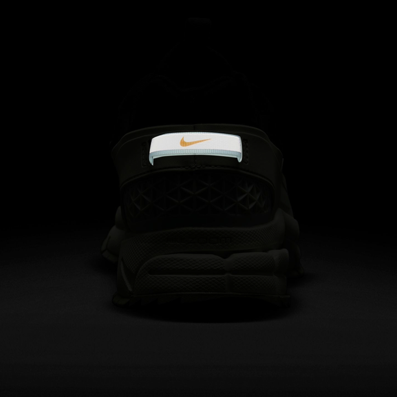 Nike Vomero Roam Image 6 of 8. Tap to open photo gallery.