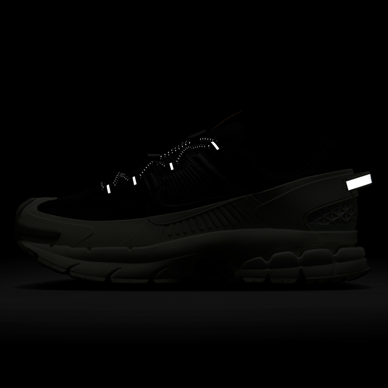 Nike Vomero Roam Image 7 of 8. Tap to open photo gallery.