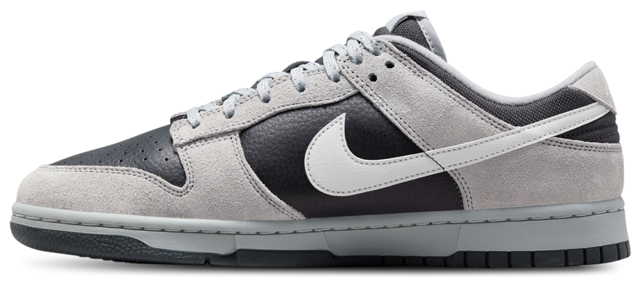 Nike Dunk Low Image 2 of 6. Tap to open photo gallery.