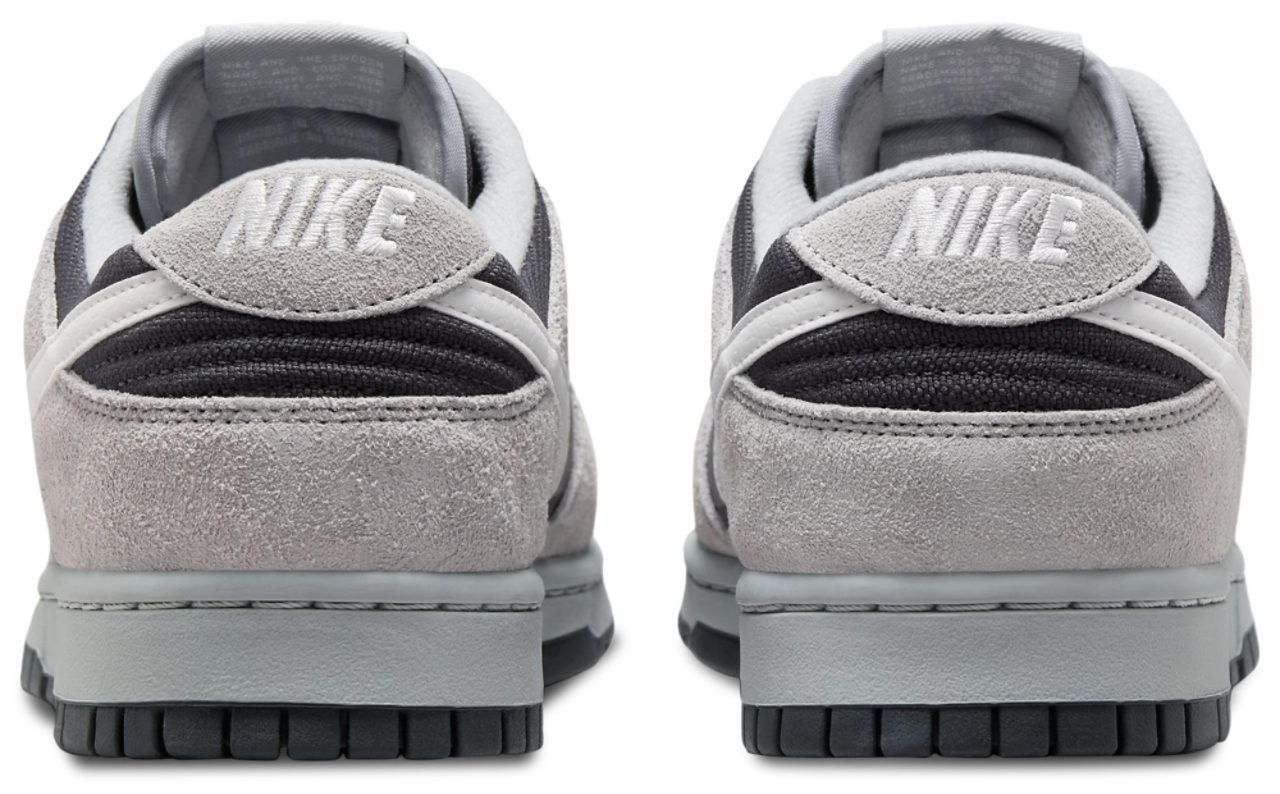 Nike Dunk Low Image 3 of 6. Tap to open photo gallery.