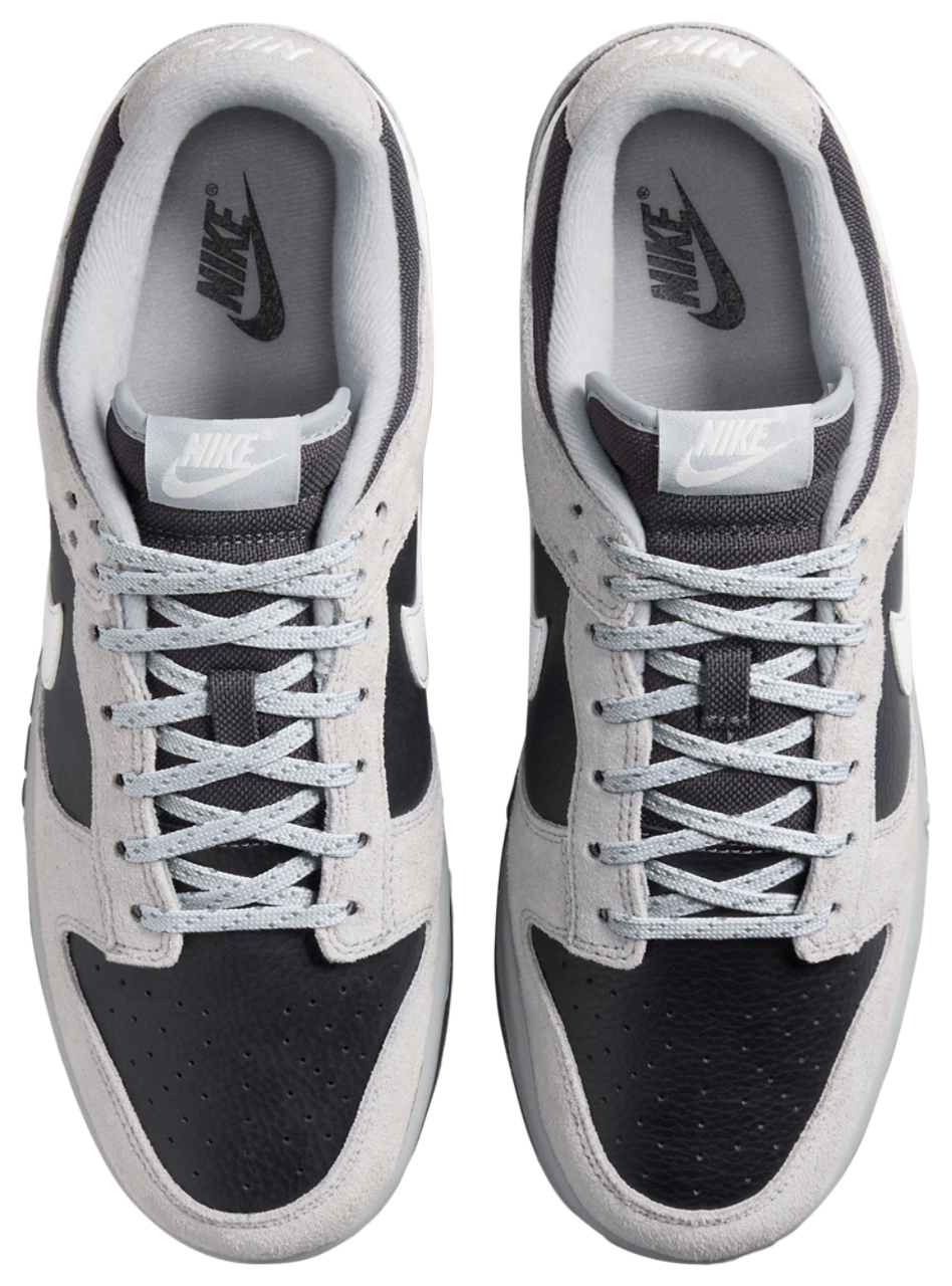 Nike Dunk Low Image 4 of 6. Tap to open photo gallery.