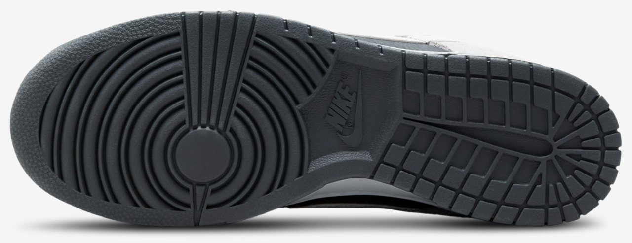 Nike Dunk Low Image 5 of 6. Tap to open photo gallery.