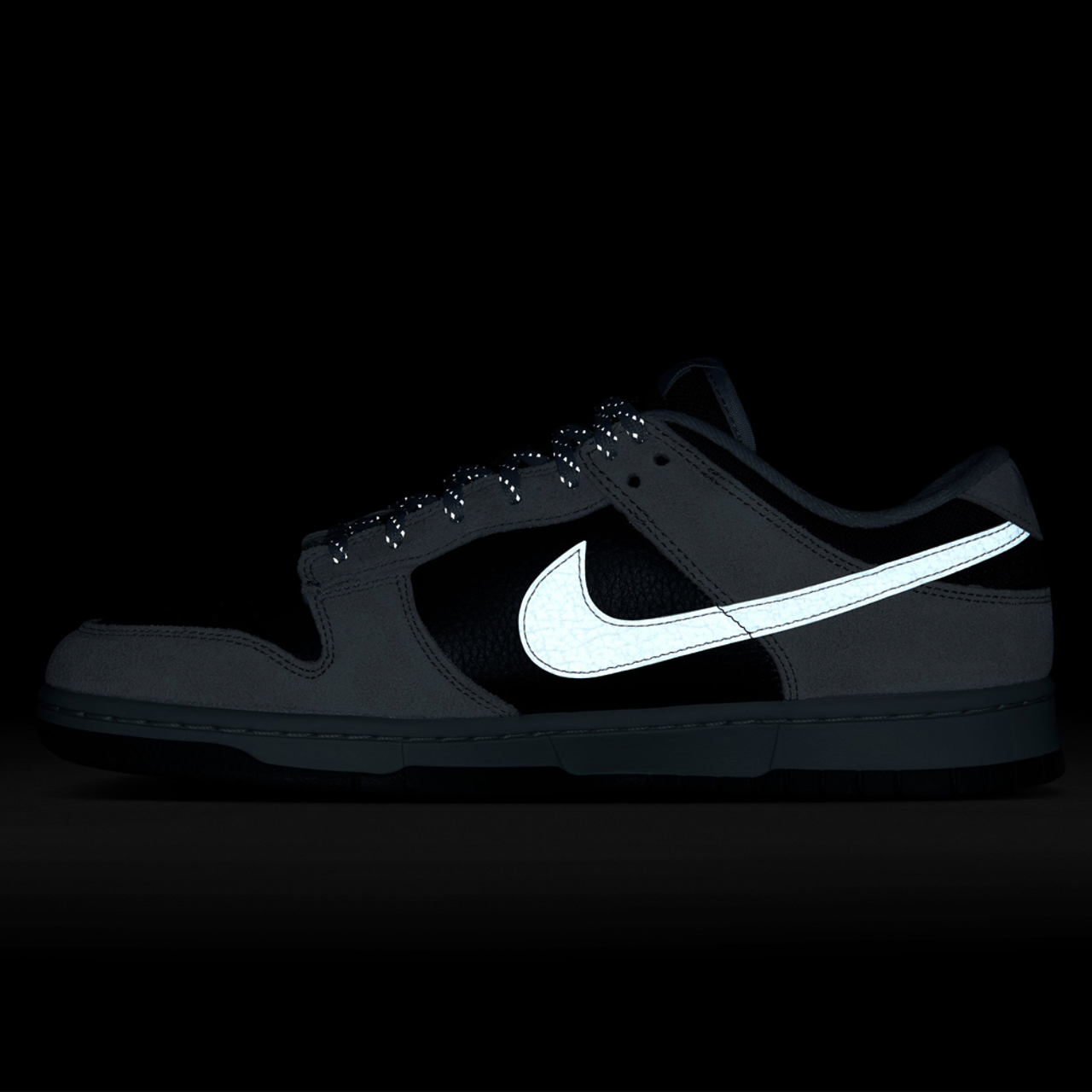 Nike Dunk Low Image 6 of 6. Tap to open photo gallery.