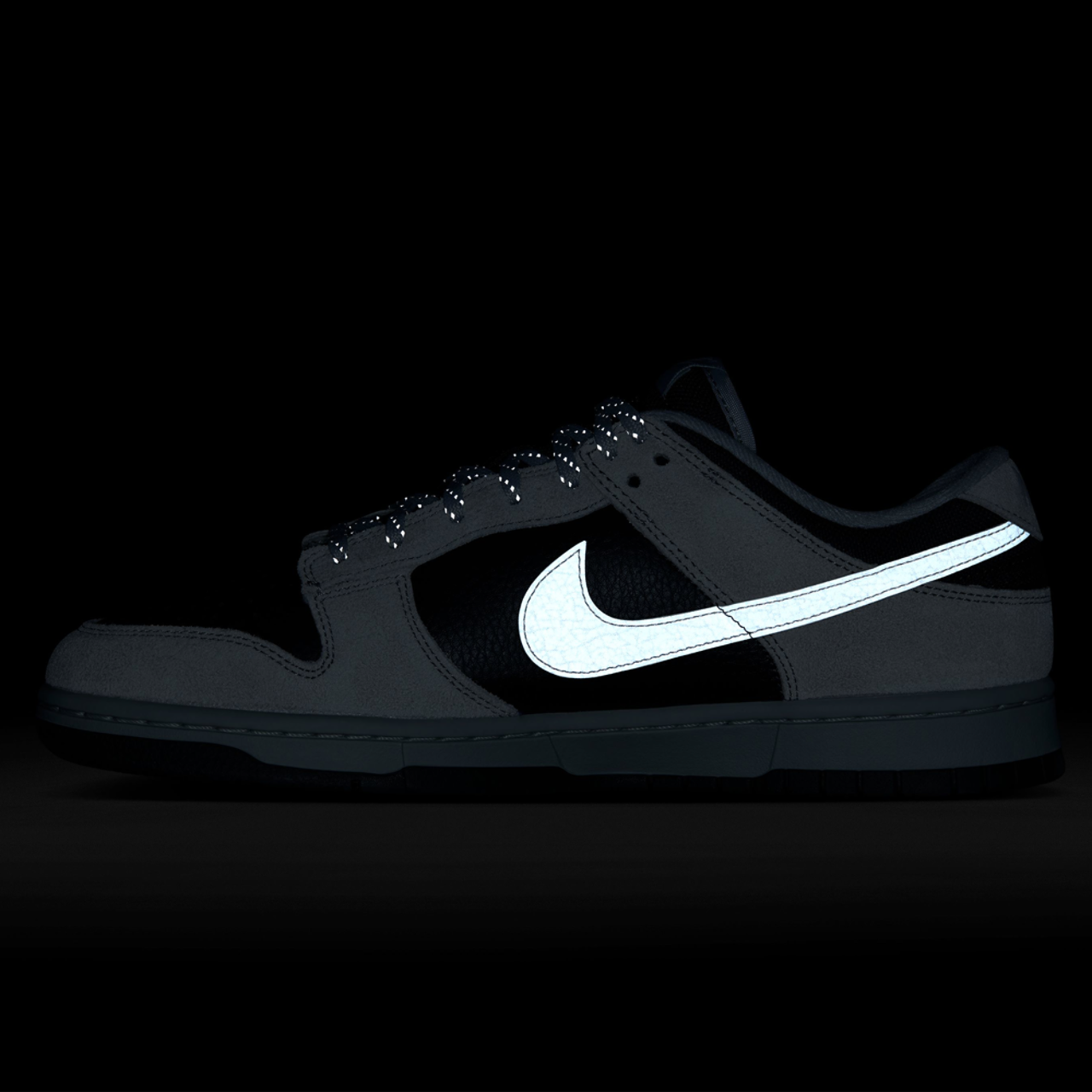 Nike Dunk Low Image 6 of 6. Tap to open photo gallery.