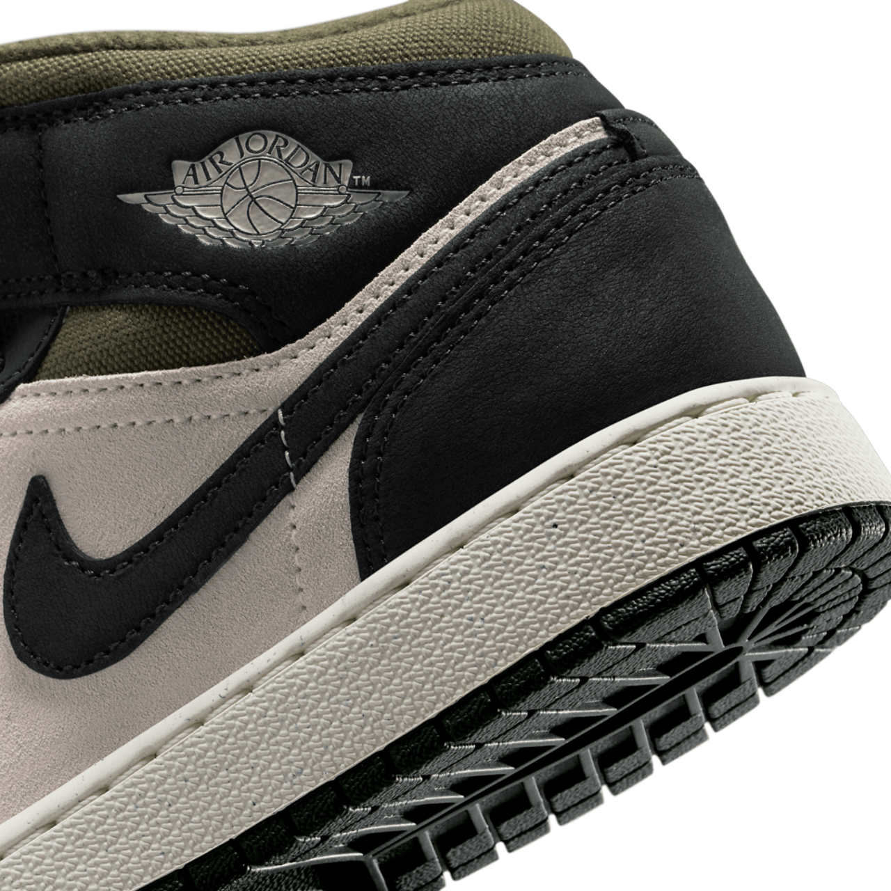 Jordan Air Jordan 1 Mid SE Image 8 of 8. Tap to open photo gallery.
